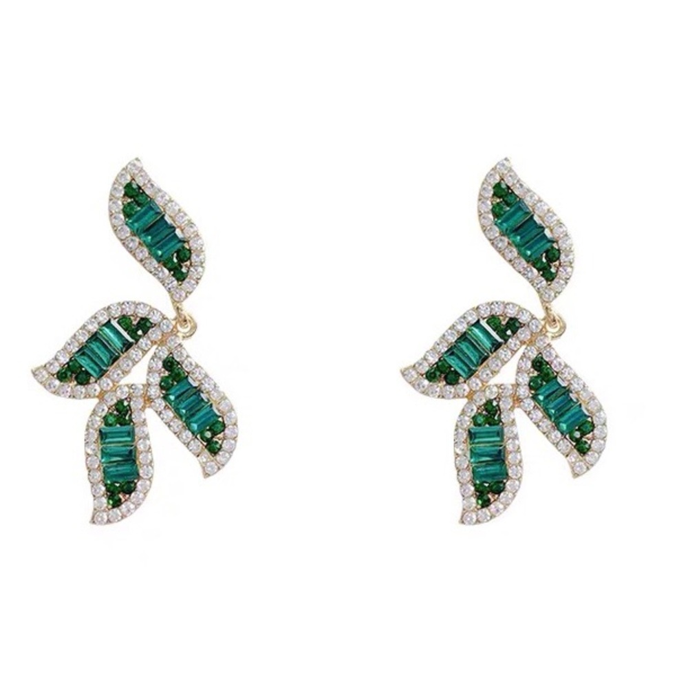 Diamond leaf earring